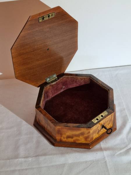 Georgian Satinwood Octagonal Jewellery Box 